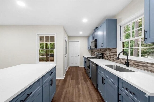 Building Photo - 3022 Hillwood Dr NW
