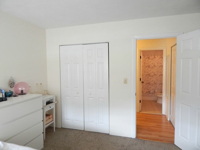 Building Photo - 605 Broad St