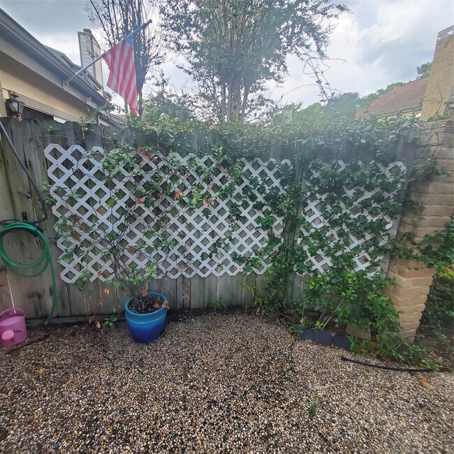 Building Photo - 726 Country Pl Dr