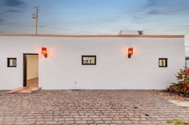 Building Photo - 322 N 13th St