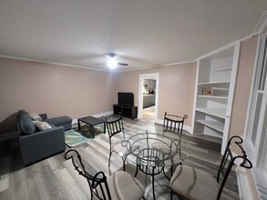 Building Photo - 205 S Walters St