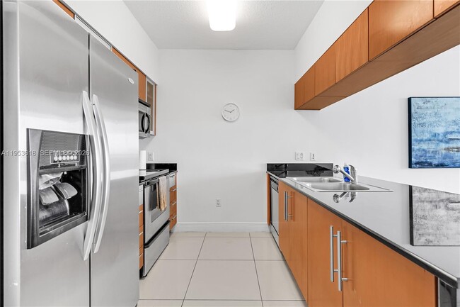 Building Photo - 1750 N Bayshore Dr