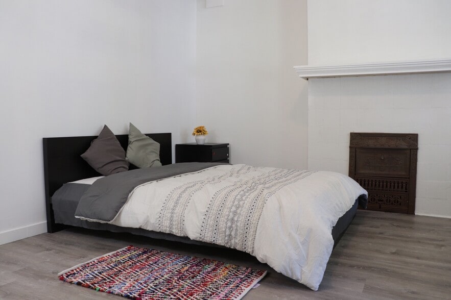 Building Photo - 1033 Flemington St