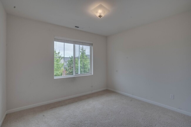 Building Photo - 3 Bed/ 2.5 Bath, Two-Story Home in North C...