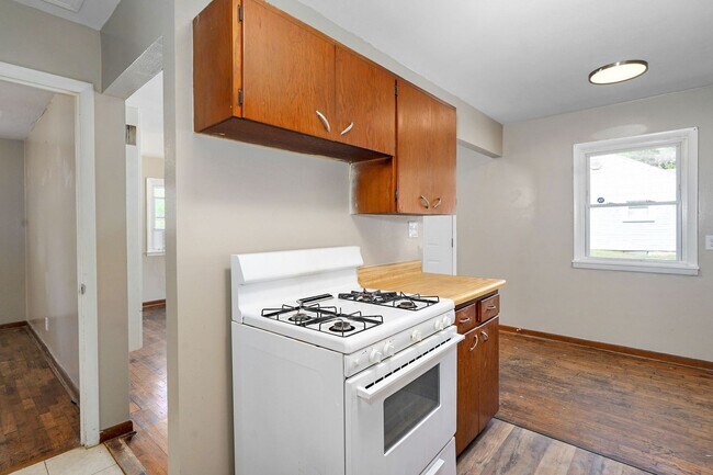 Building Photo - 708 S West Ave