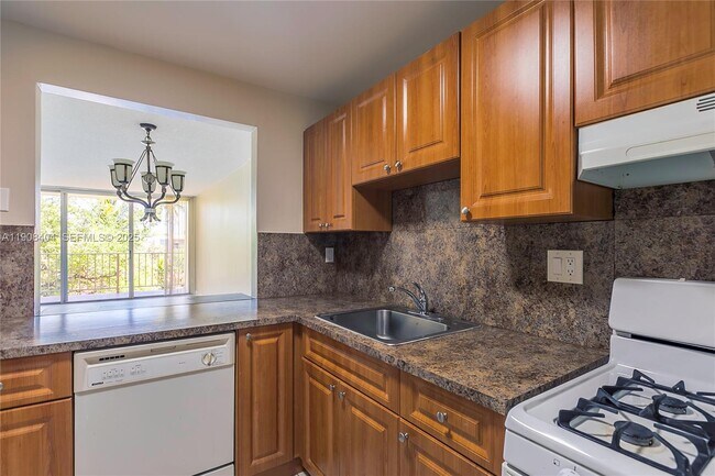 Building Photo - 13120 SW 92nd Ave