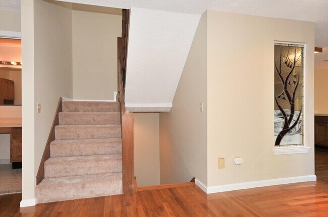 Building Photo - 14 E Bluff Rd