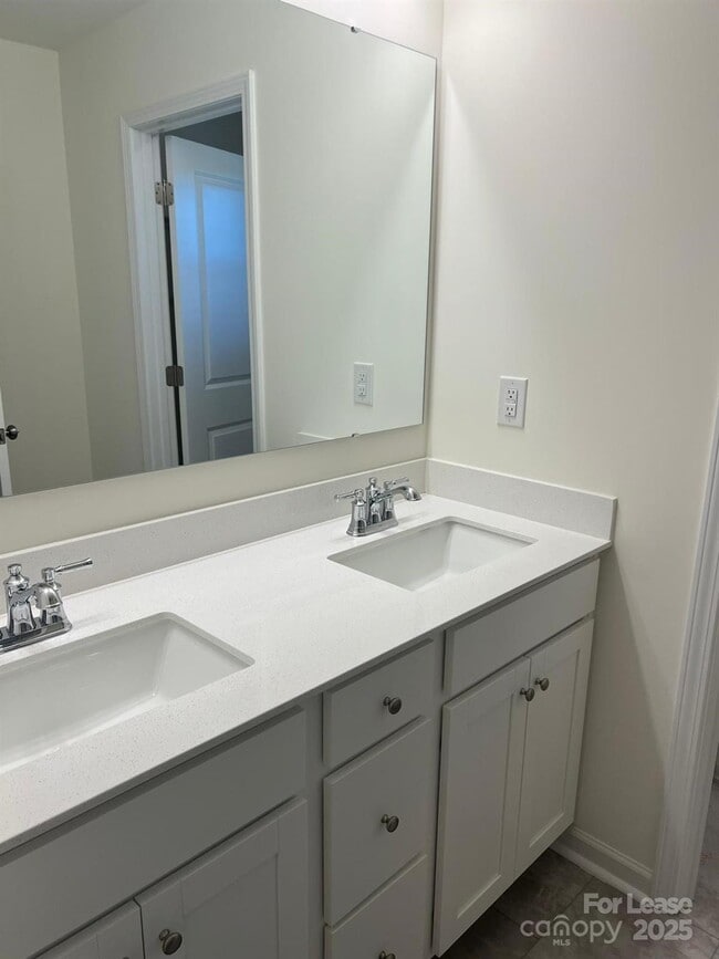 Building Photo - 2841 Yeager Dr NW