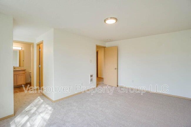 Building Photo - 1100 W 30th St