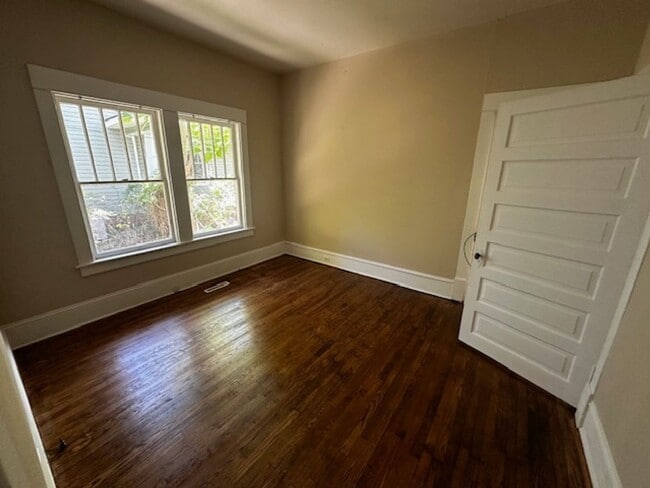 Building Photo - 610 Marigold St