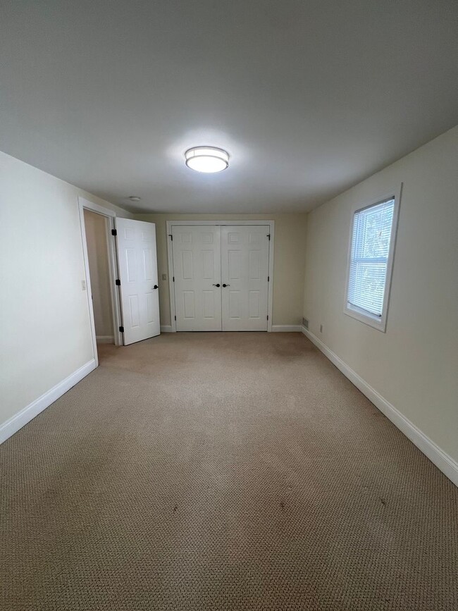 Building Photo - 3 Bed, 1.5 Bath Near U of R, Strong & Coll...