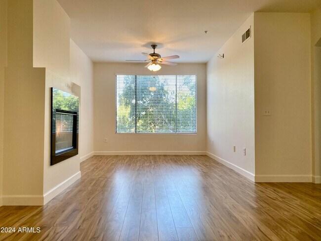 Building Photo - 1701 E Colter St