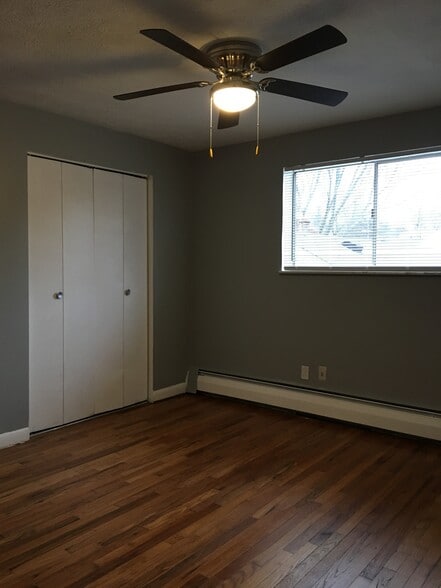 2nd bedroom - 4914 Charlemar Dr