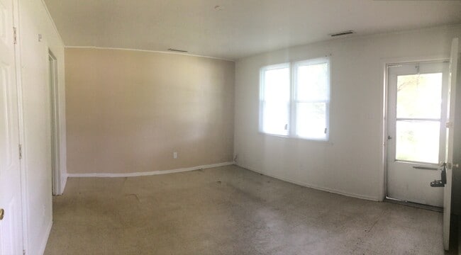 Building Photo - Affordable duplex- coming soon