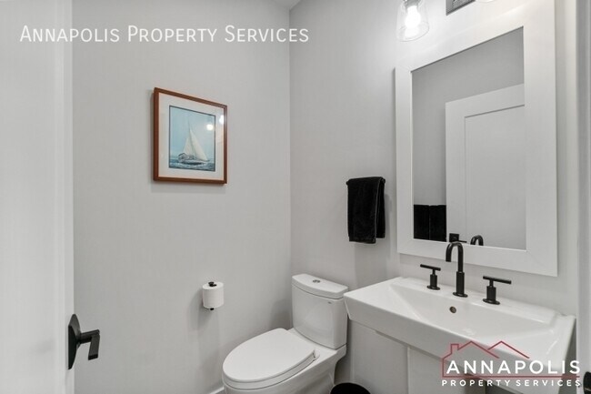 Building Photo - 285 West St