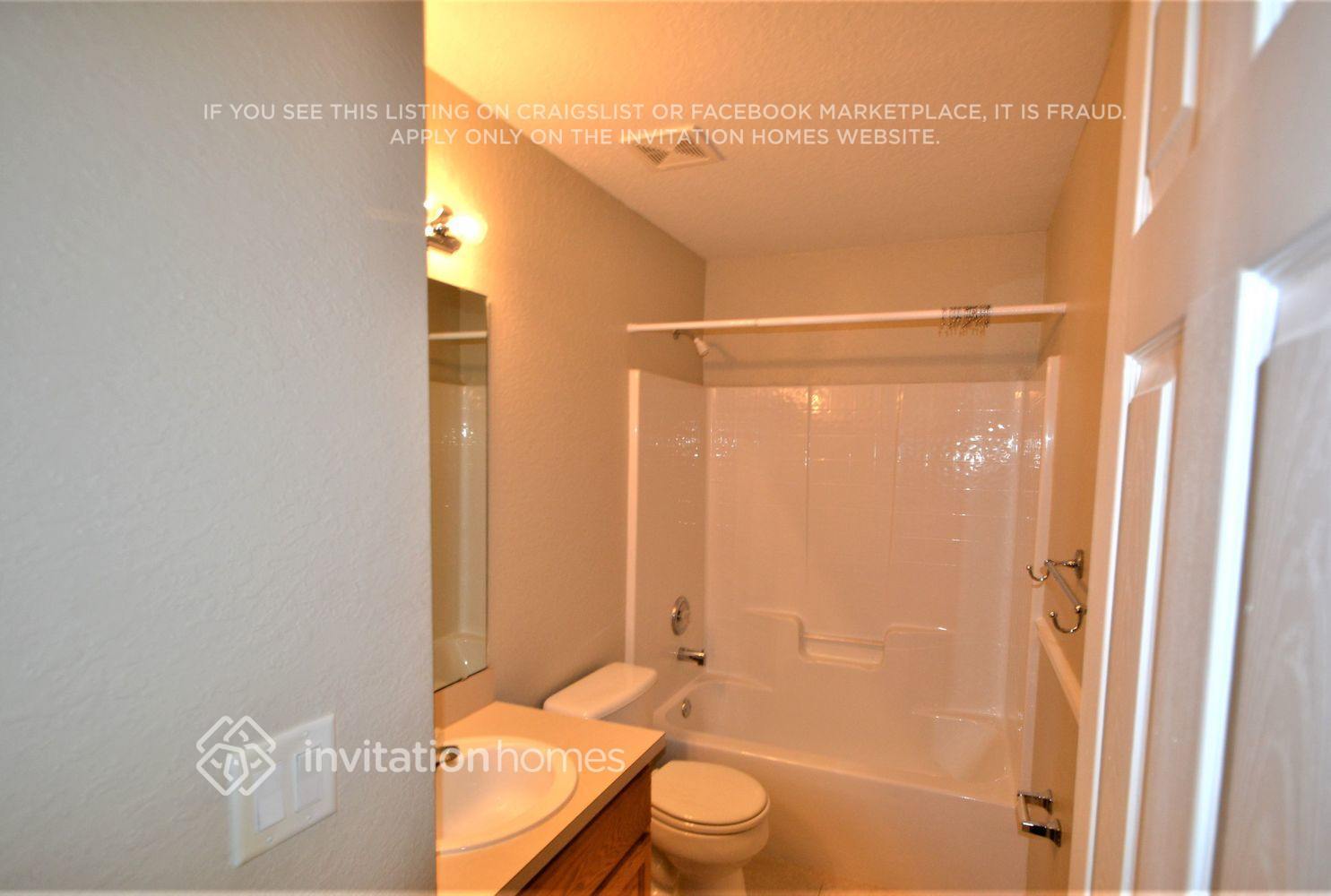 Building Photo - 4736 Robin Dr