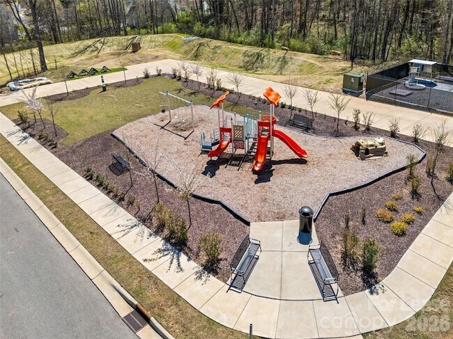 Building Photo - 512 Station St