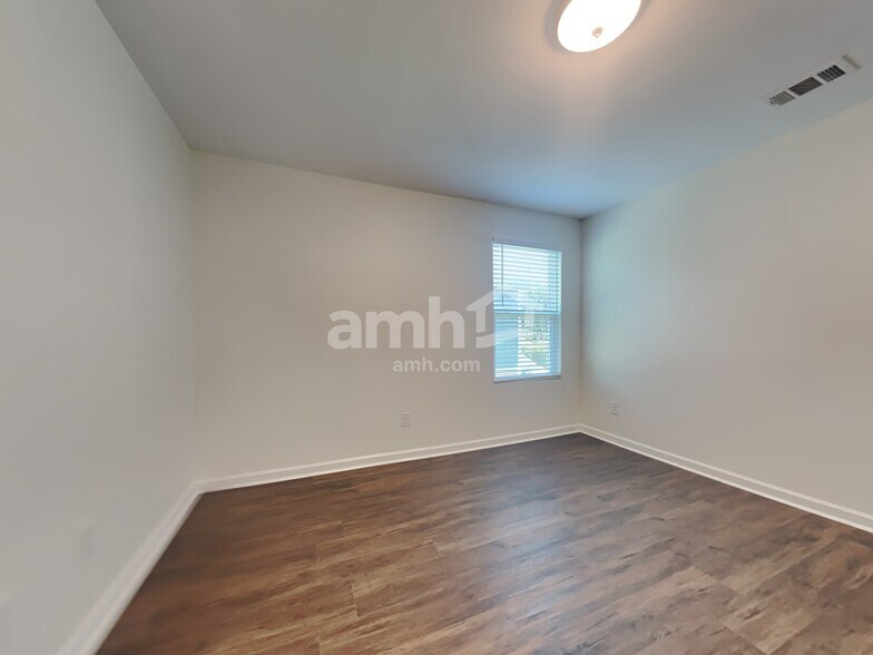 Building Photo - 347 Southwilde Way