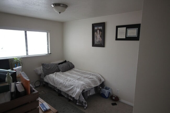 Building Photo - Huntington Condo