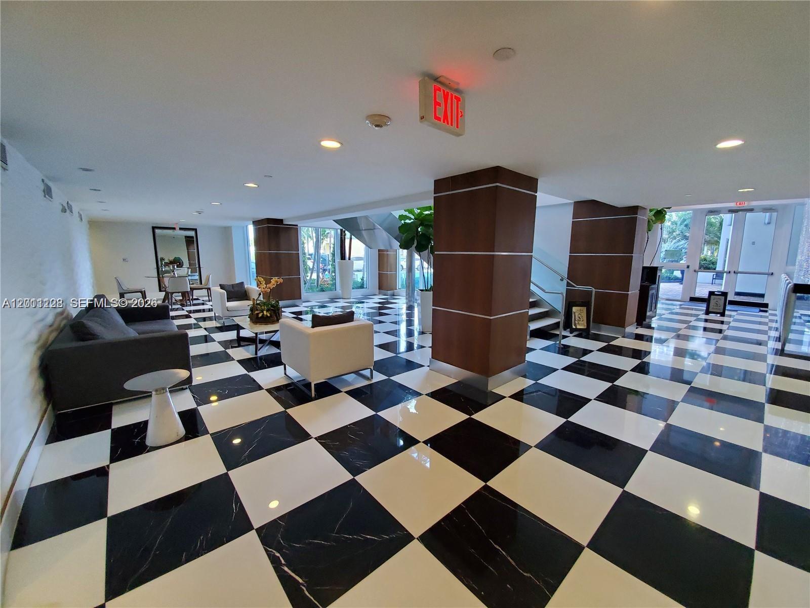 Building Photo - 1800 N Bayshore Dr