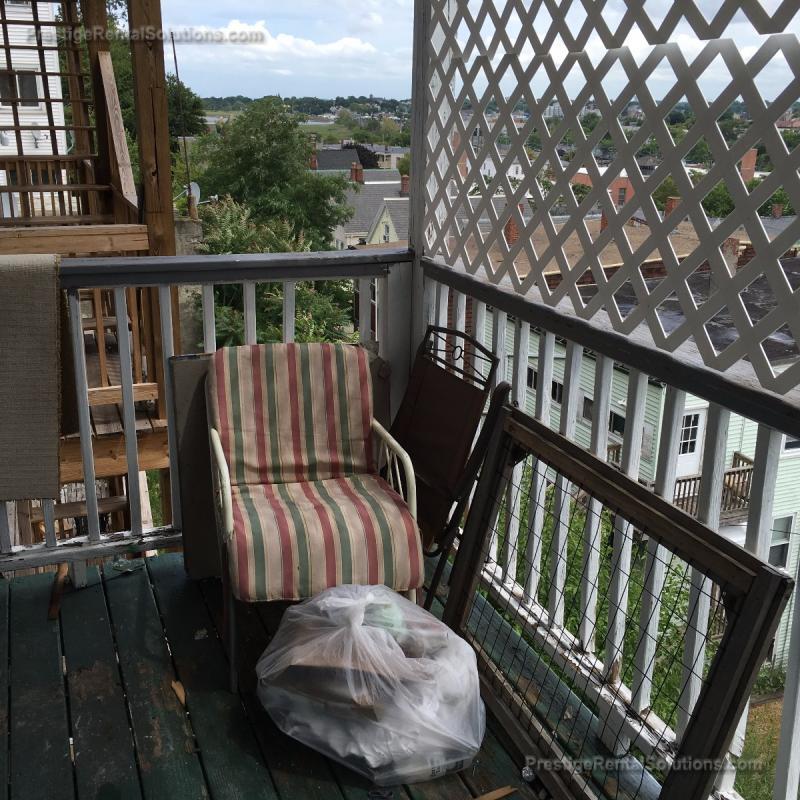 Building Photo - 120 Gladstone St