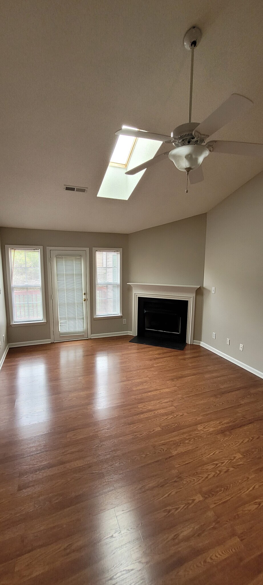 Building Photo - 116 Wesley Harris Cir