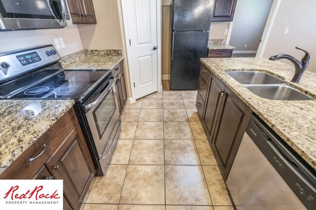 Building Photo - Dog Friendly, Pleasant 4 Bedroom, 2.5 Bathroom Townhome