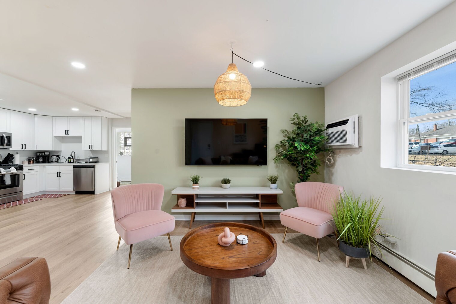 Building Photo - 1016 E Division St