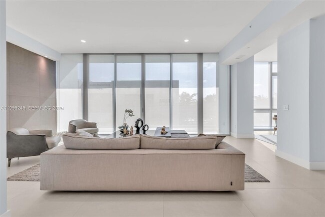 Building Photo - 650 NE 32nd St