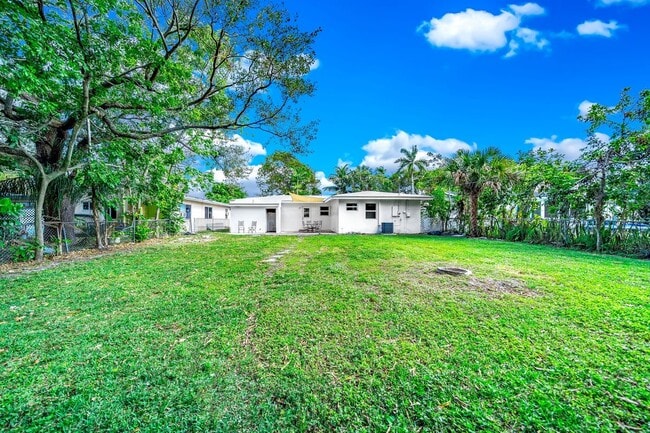 Building Photo - 209 SW 18th Ave