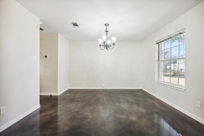 Building Photo - 12241 Shropshire Blvd