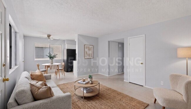 Building Photo - Spacious 2-Bedroom Unit Near Kirtland Air Force Base