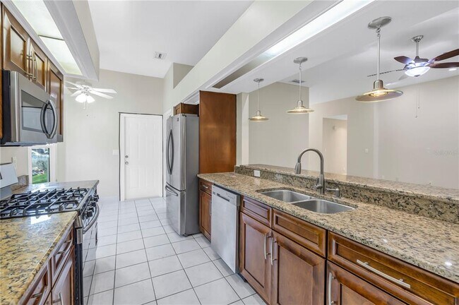 Building Photo - 4832 Queen Palm Terrace NE