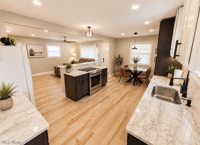 Building Photo - 2065 Hackberry St