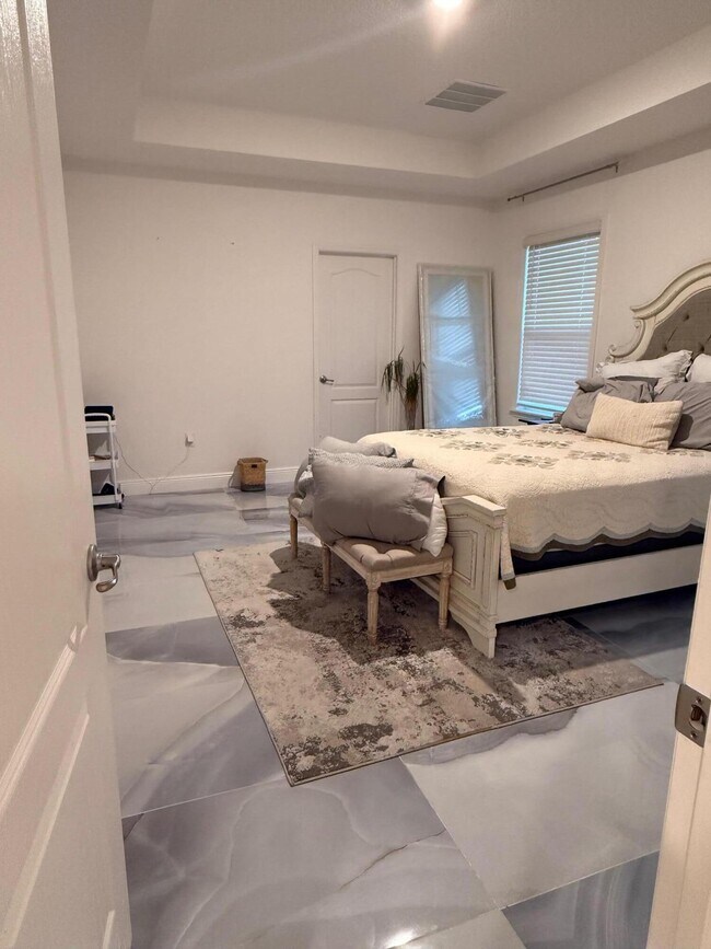 Building Photo - 878 SW Haas Ave