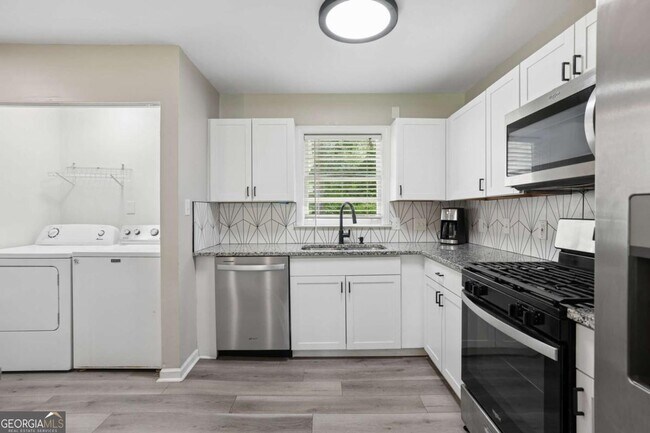 Building Photo - 6385 Lobelia Rd SW