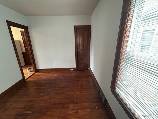 Building Photo - 411 Breckenridge St