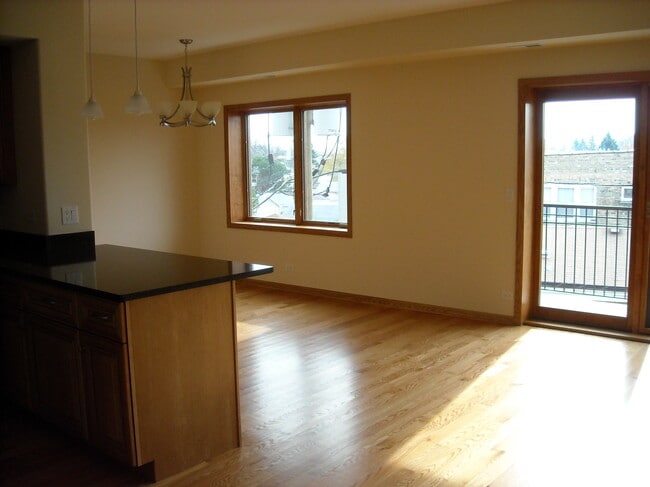 Building Photo - 5761 Higgins W Ave