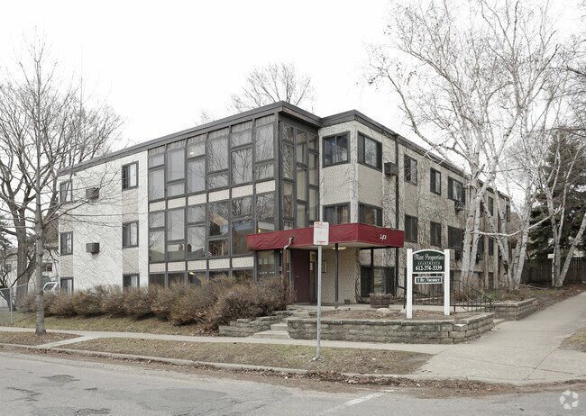 Primary Photo - 2401 Clinton Av