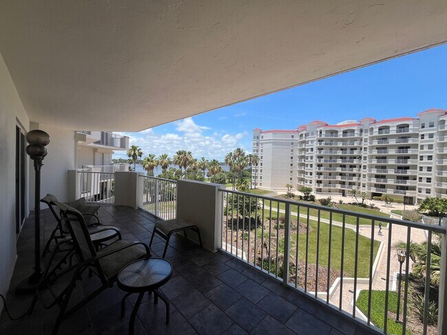 Building Photo - Beautiful Condo with Amazing Views