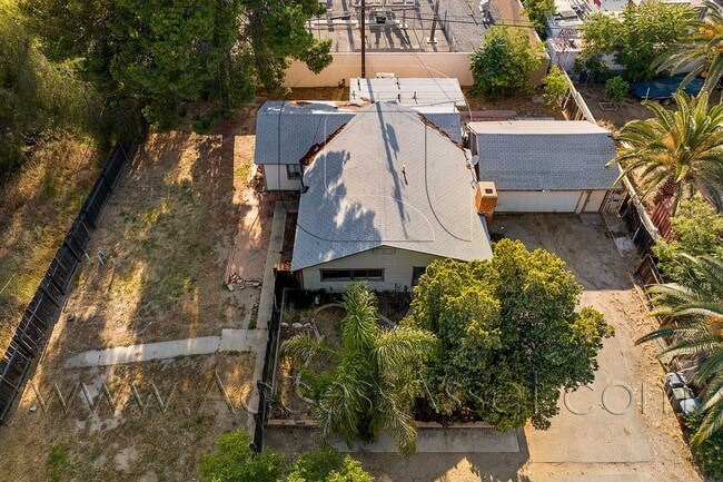 Building Photo - Charming Home in Historic Downtown Lake Elsinore!