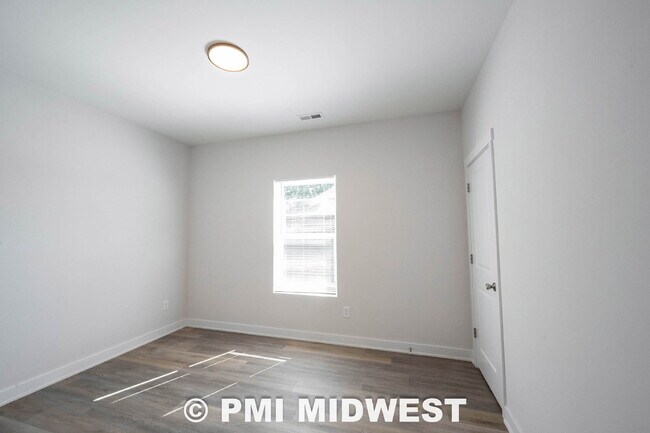 Building Photo - 1525 E Market St