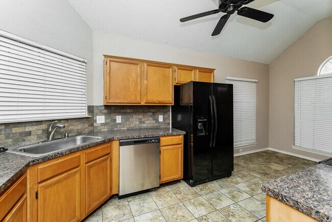 Building Photo - 952 Azalia Dr