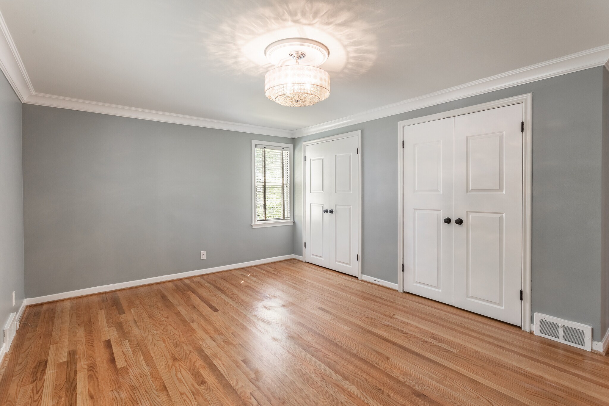 Building Photo - 906 Putney St