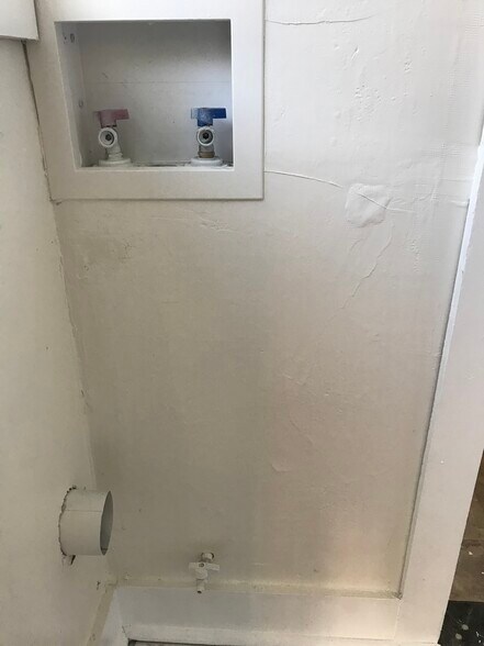 Building Photo - 1660 1/2 Murchison St