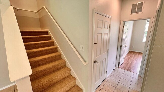 Building Photo - 612 Old Pine Ct
