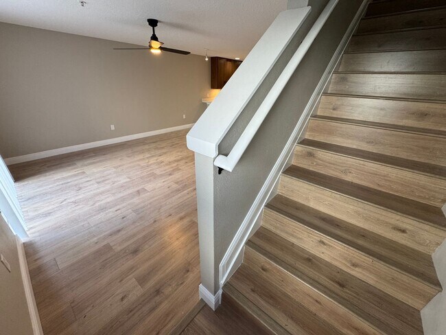 Building Photo - Fully Renovated Townhome | Modern Quartz K...