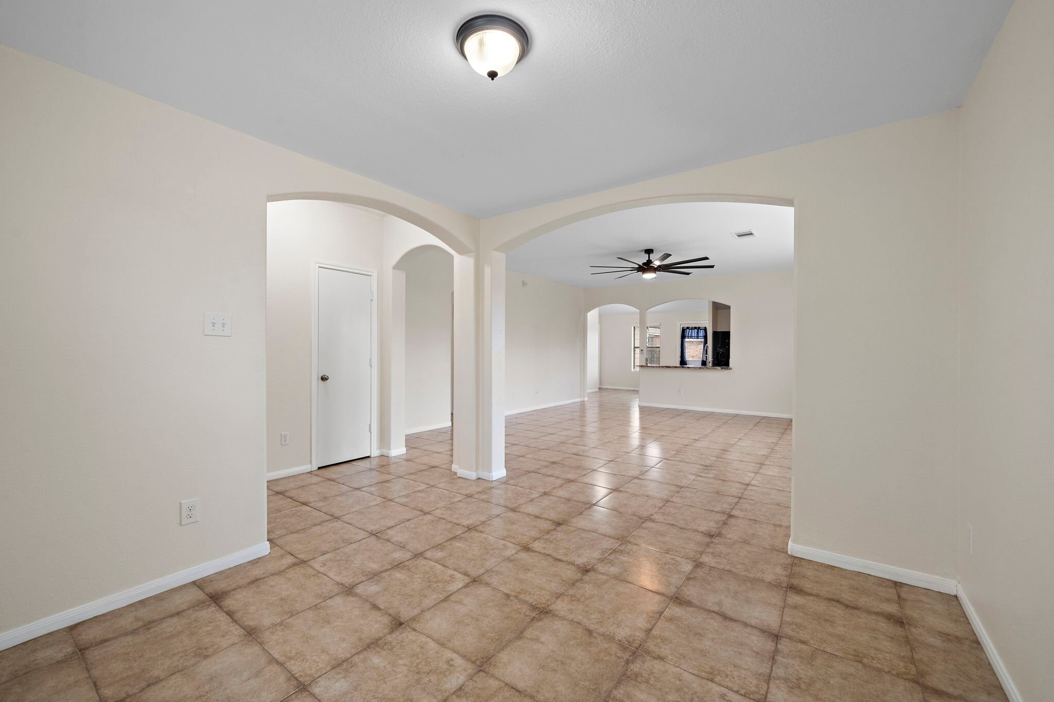 Building Photo - 114 Mustang Stampede Dr
