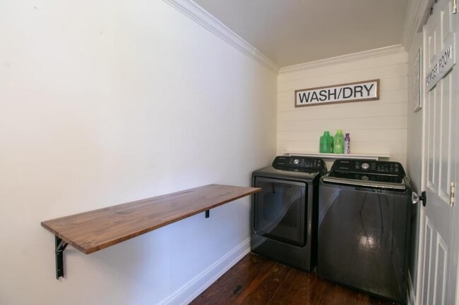 Building Photo - 228 Commerce St