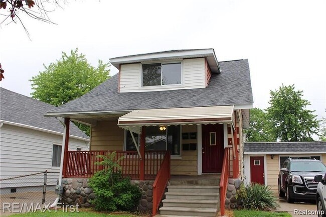 Building Photo - 23360 Carlisle Ave